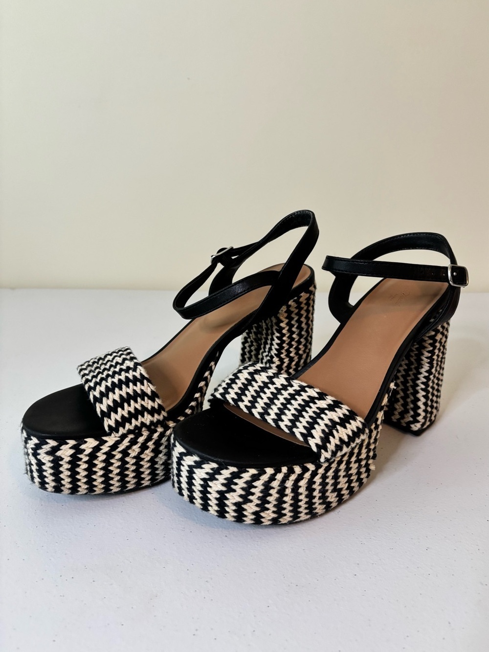 Universal Thread Black & White Woven Platform Sandals - Picture 8 of 9
